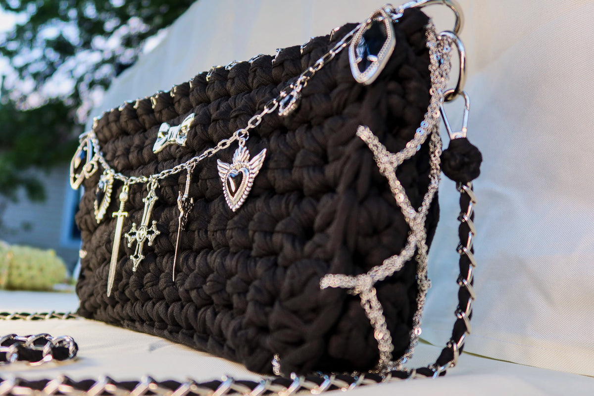 Gothic - Crochet Handbag with zipper & lining