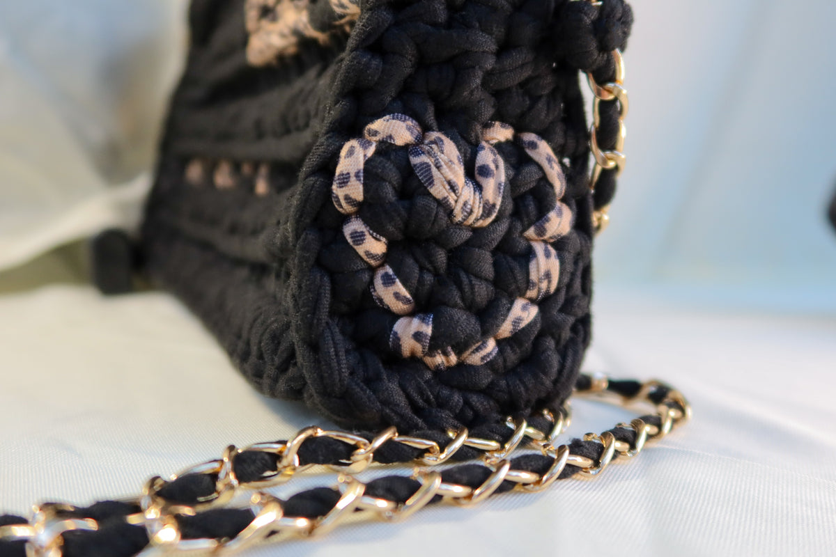 Cheetah- Crochet Handbag with zipper & lining